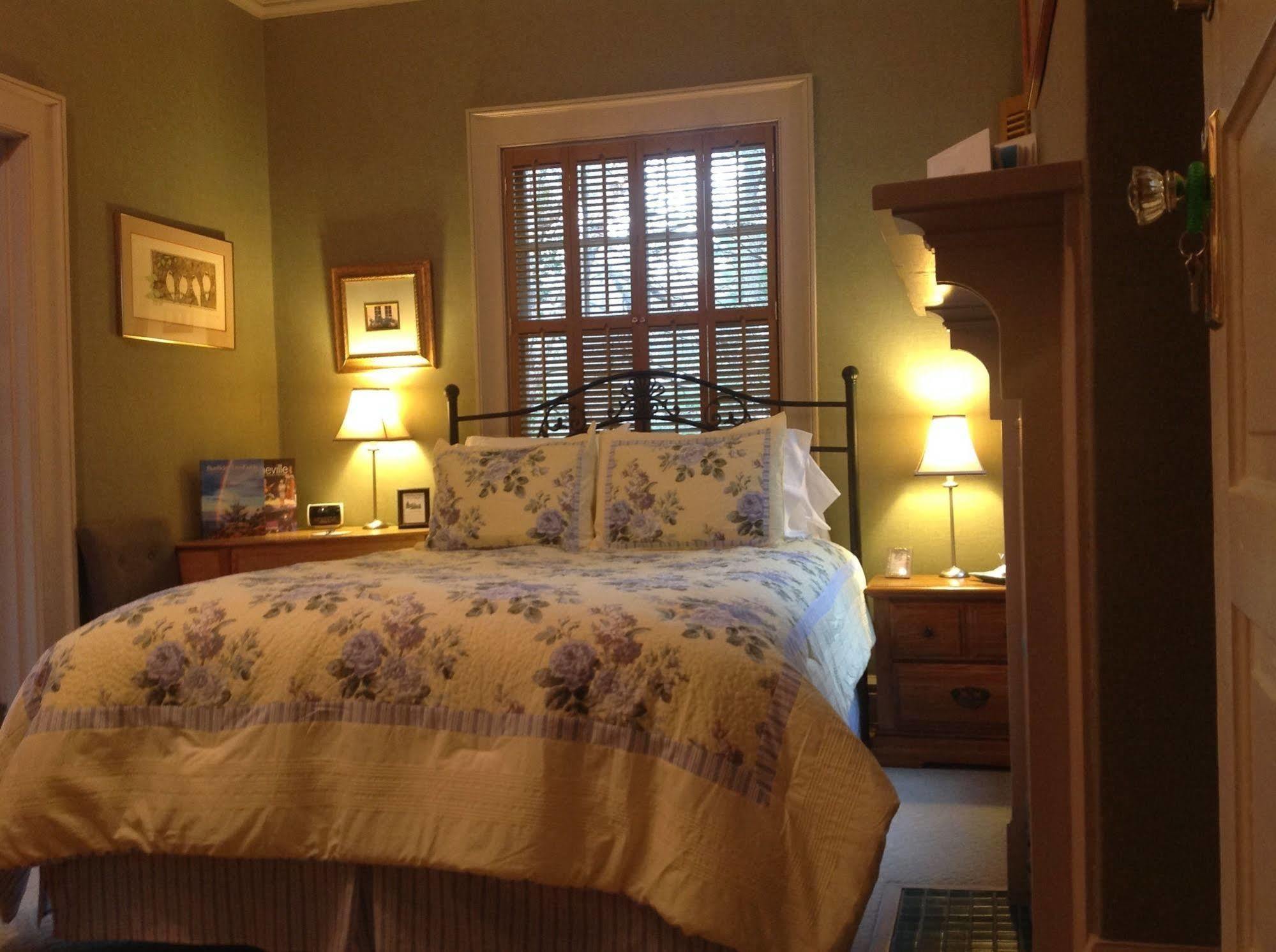 North Lodge On Oakland Bed And Breakfast แอชวิลล์ ภายนอก รูปภาพ