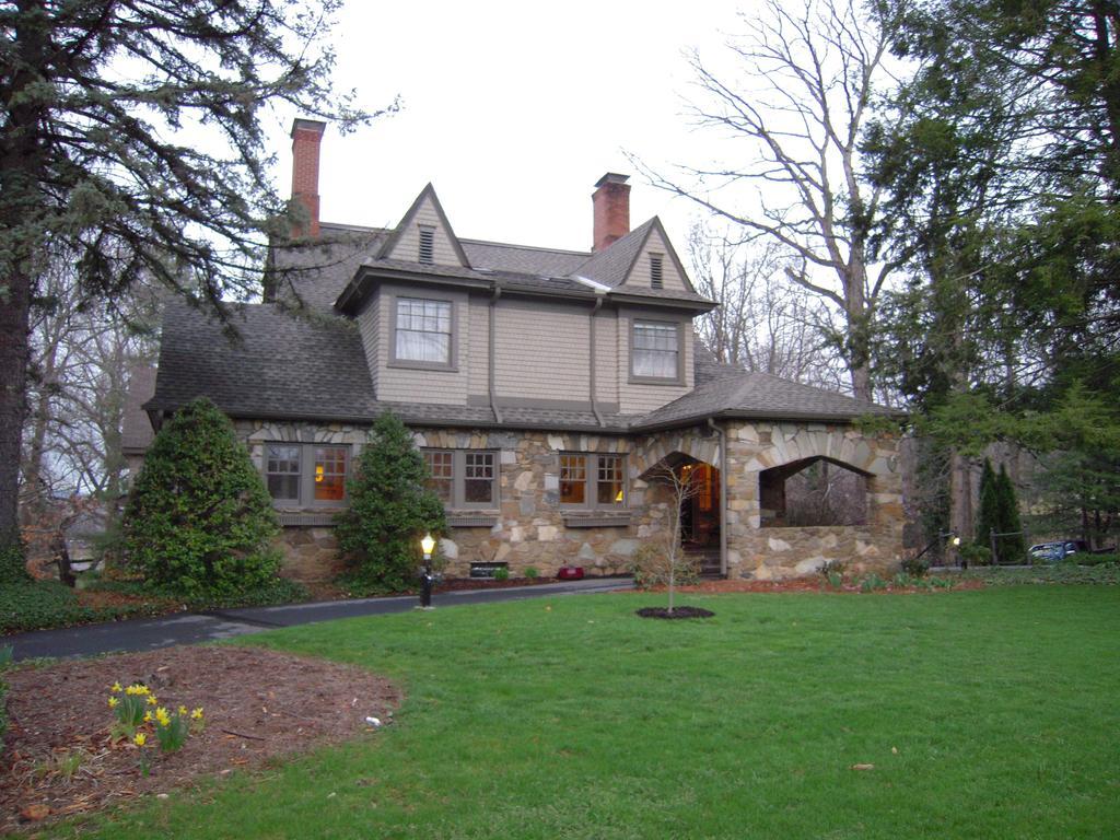 North Lodge On Oakland Bed And Breakfast แอชวิลล์ ภายนอก รูปภาพ