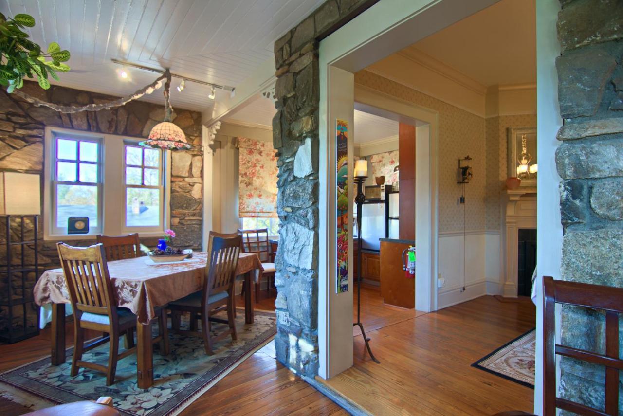 North Lodge On Oakland Bed And Breakfast แอชวิลล์ ภายนอก รูปภาพ