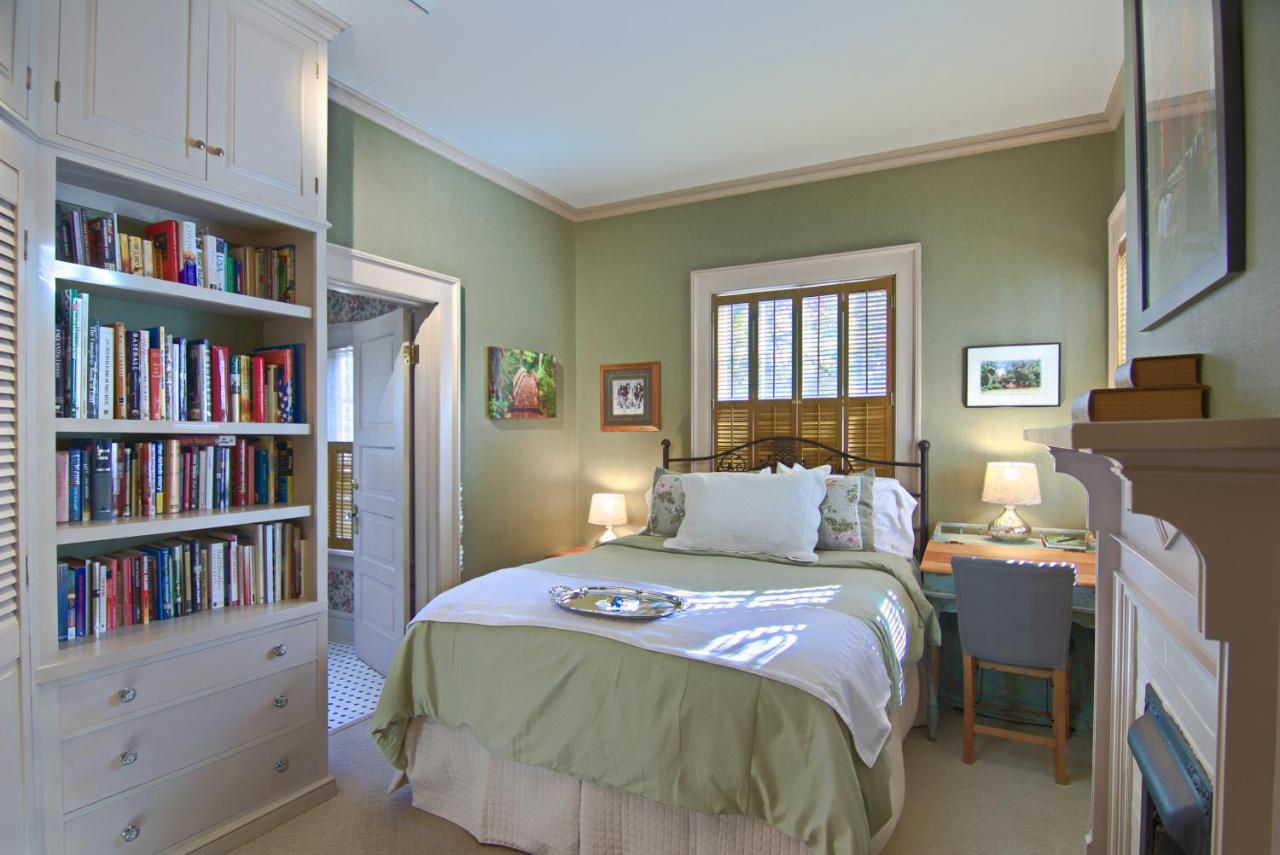 North Lodge On Oakland Bed And Breakfast แอชวิลล์ ภายนอก รูปภาพ