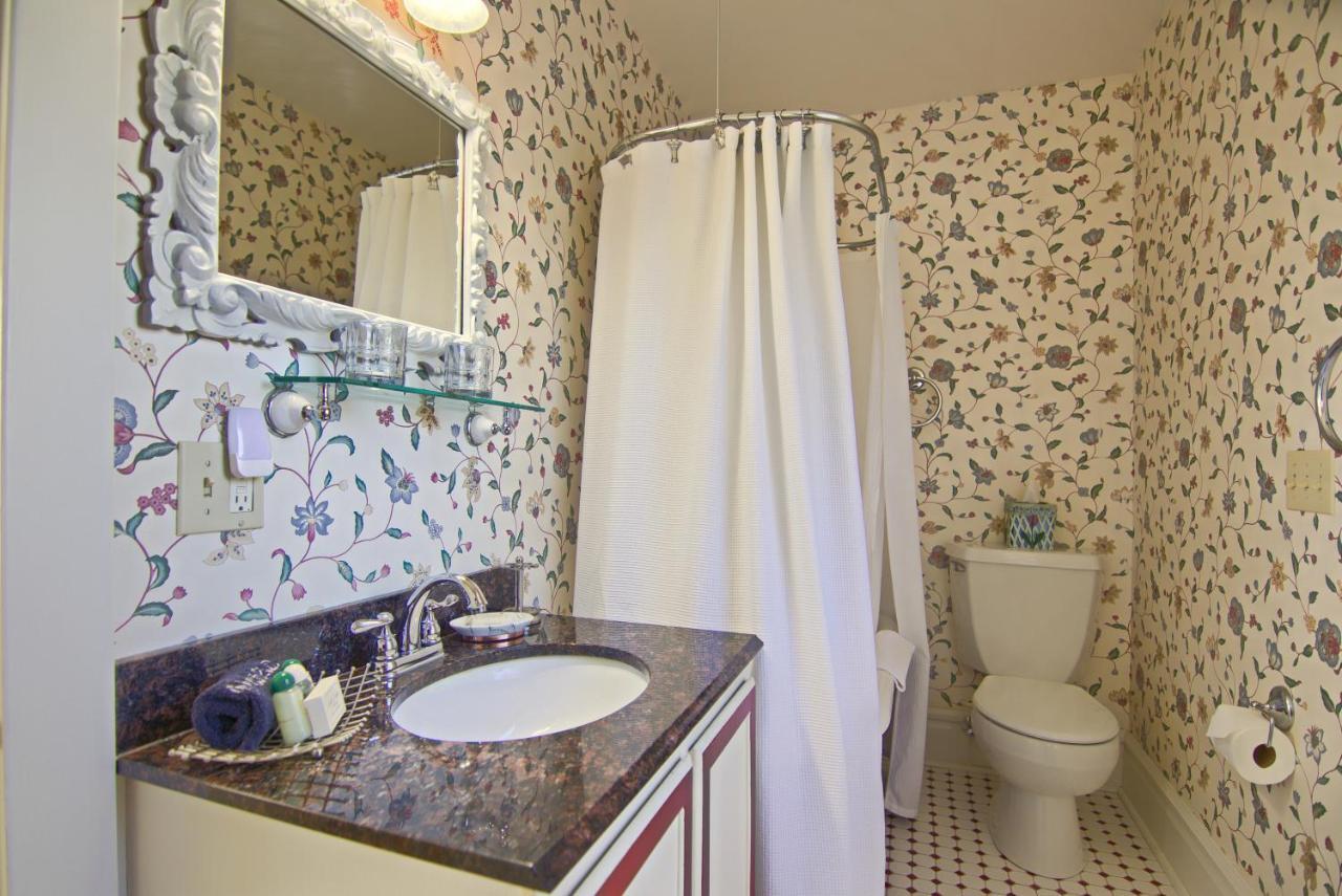 North Lodge On Oakland Bed And Breakfast แอชวิลล์ ภายนอก รูปภาพ