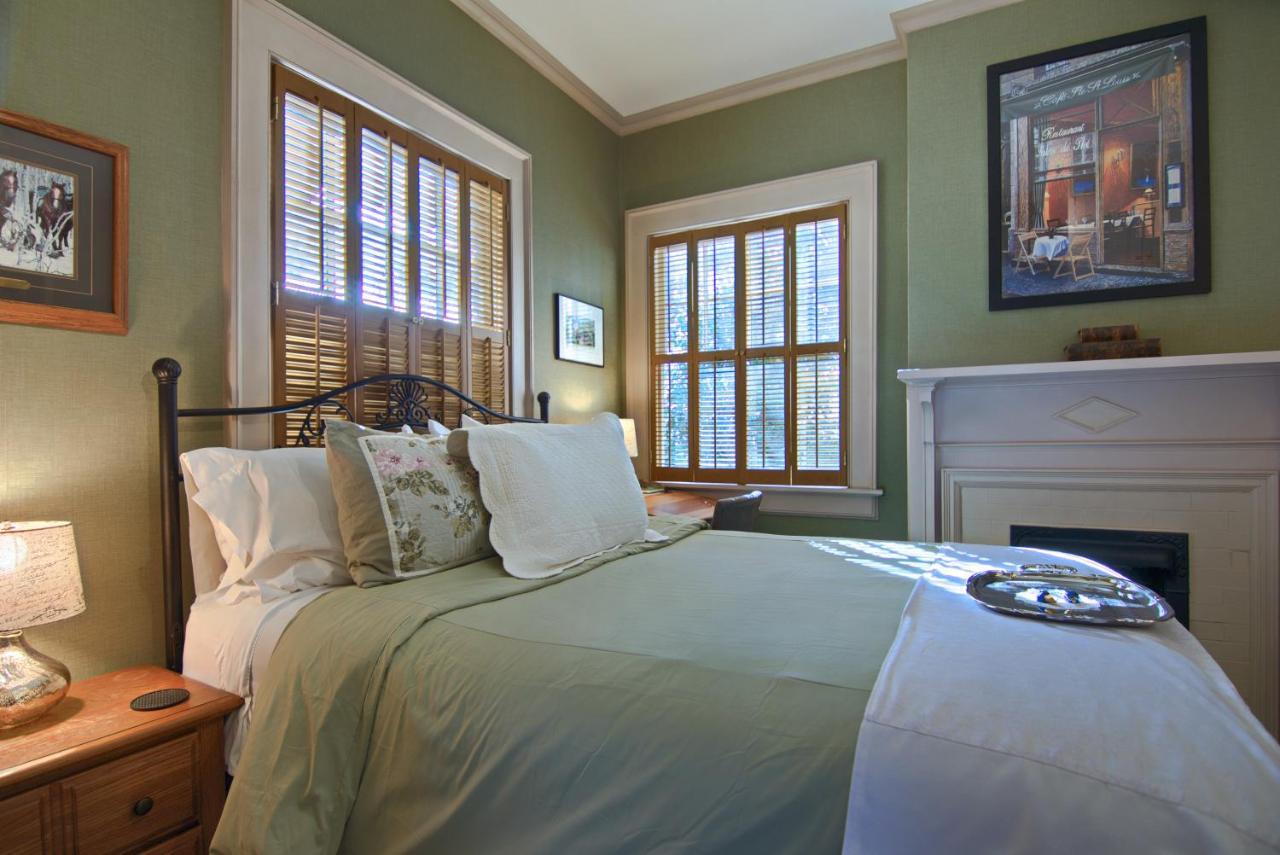 North Lodge On Oakland Bed And Breakfast แอชวิลล์ ภายนอก รูปภาพ