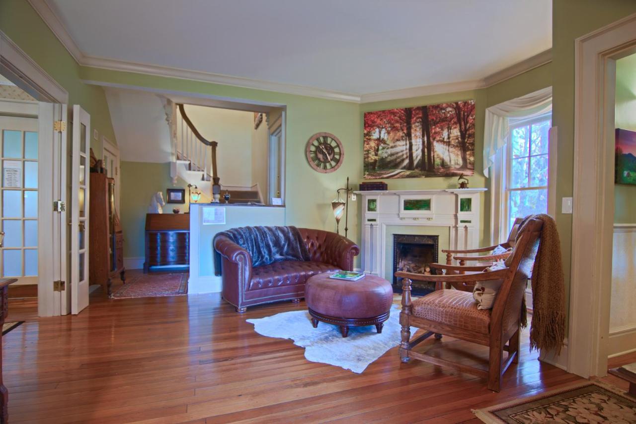North Lodge On Oakland Bed And Breakfast แอชวิลล์ ภายนอก รูปภาพ