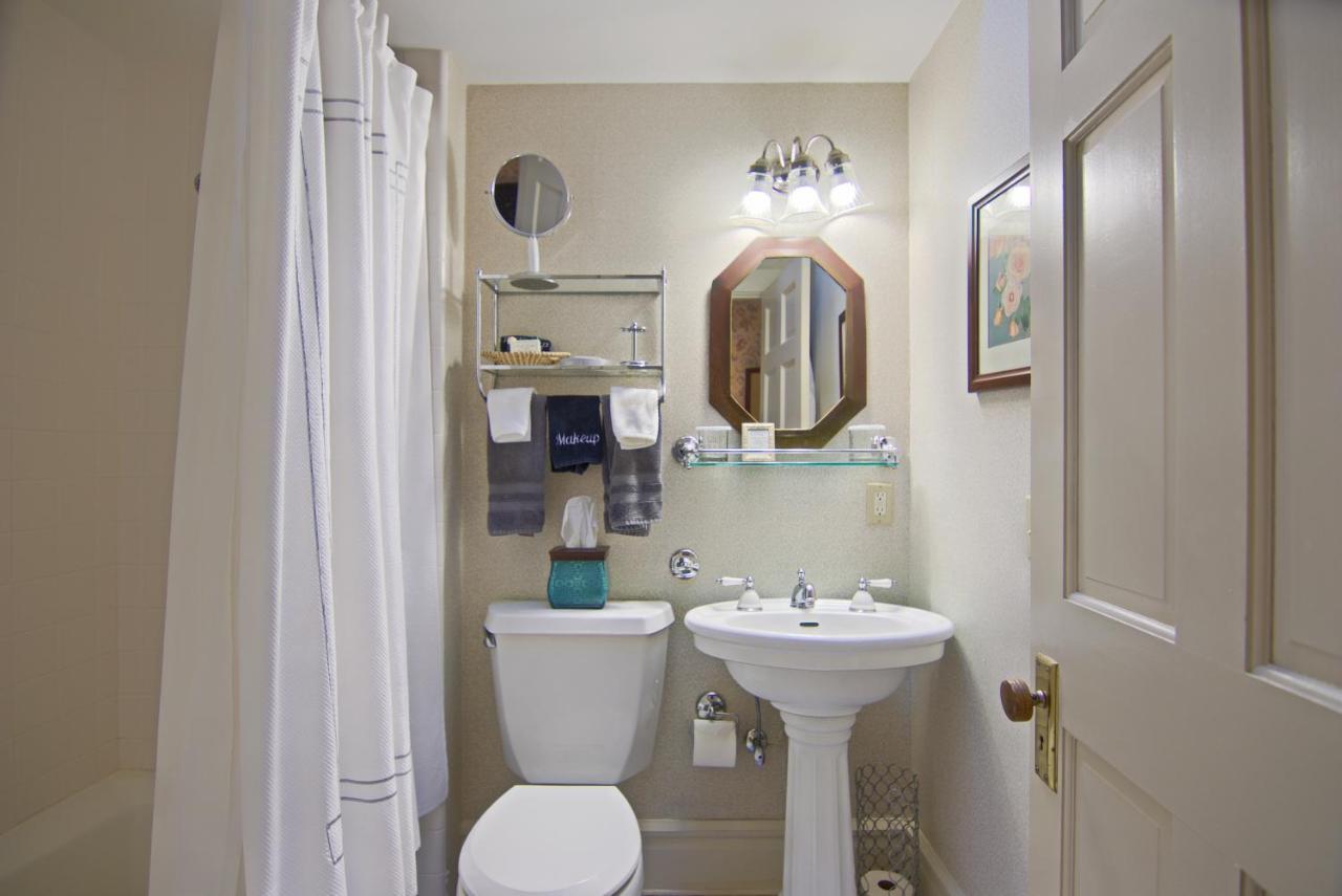North Lodge On Oakland Bed And Breakfast แอชวิลล์ ภายนอก รูปภาพ