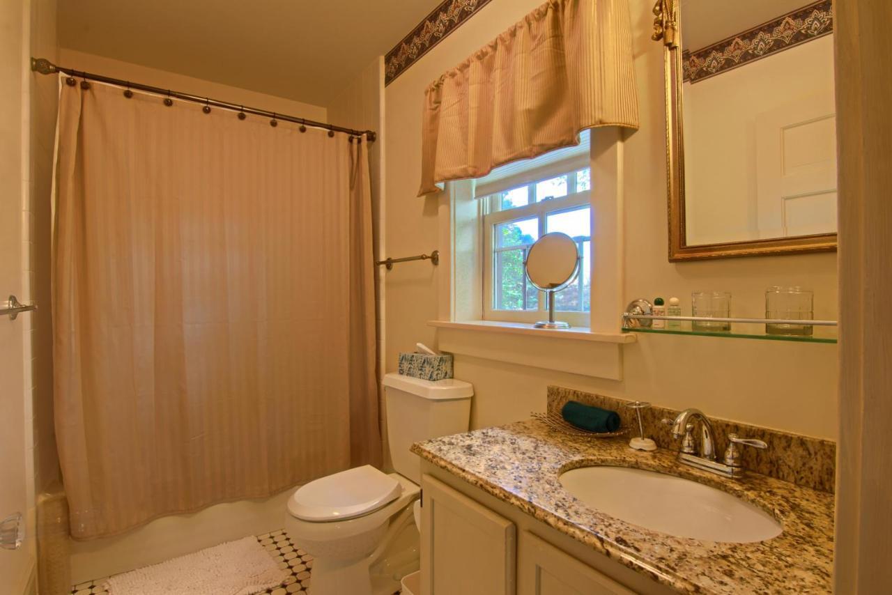 North Lodge On Oakland Bed And Breakfast แอชวิลล์ ภายนอก รูปภาพ